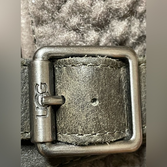 UGG Blayre Boot IV in excellent Condition us size 7 metallic Combat green - Picture 5 of 14